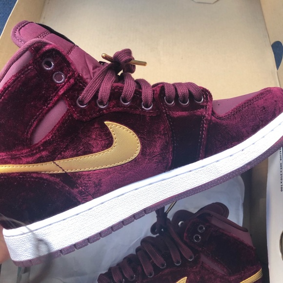Air Jordan 1 Retro Heiress GG Velvet’ - Picture 5 of 8